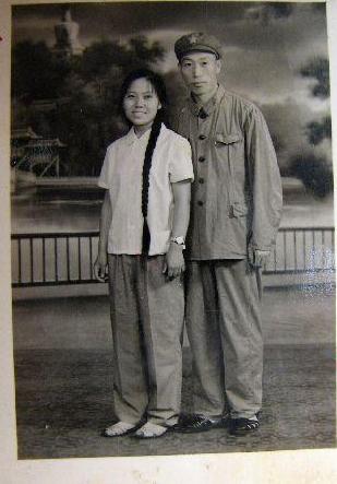看看过去的老一辈和现在的小一辈人的不同生活