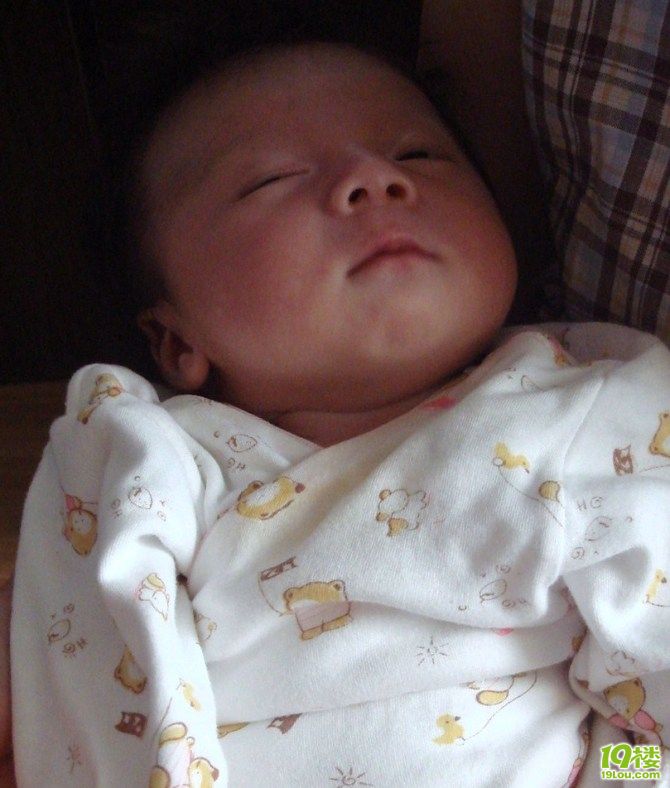 漂亮女宝宝~满月了